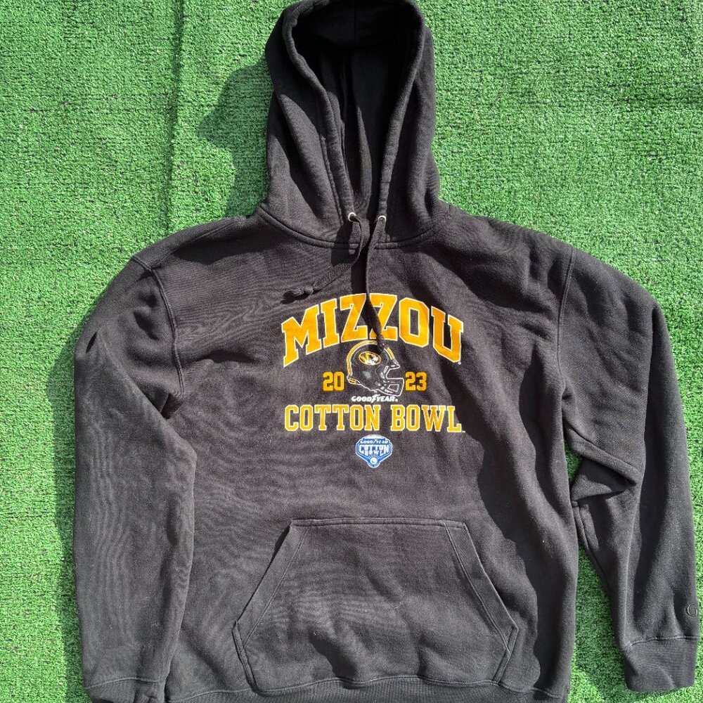 Mizzou University black and yellow hoodie #MizzouTigers #CollegeSpirit